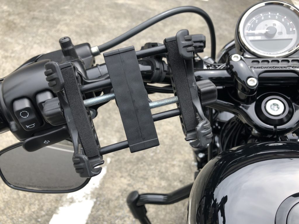 バイク用スマホホルダーをワンオフ加工 ハンドル周りをスッキリさせる計画 ハーレー女子とxl10xのブログ